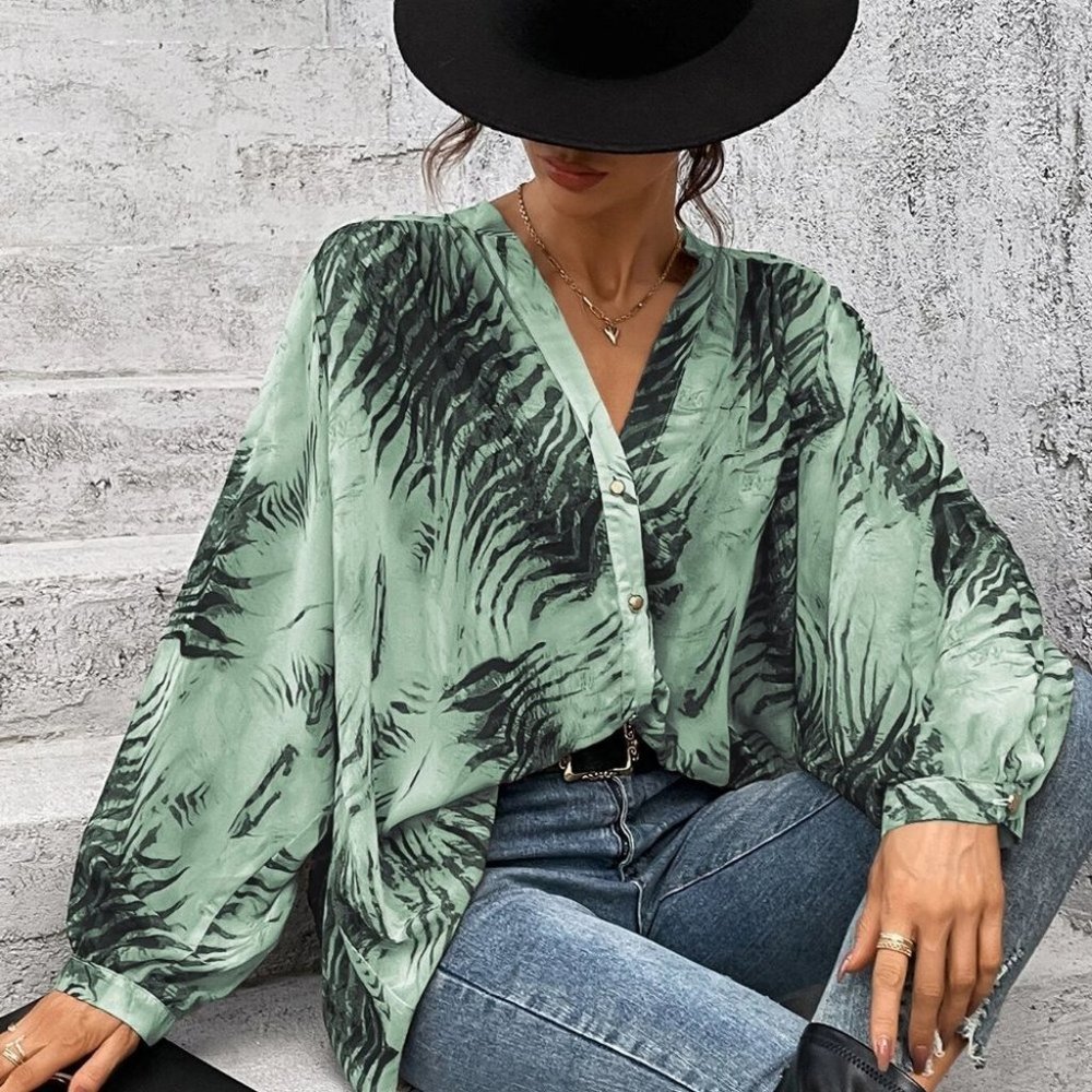 Tiger print button down Shirt Shirt - Picture 5 of 5